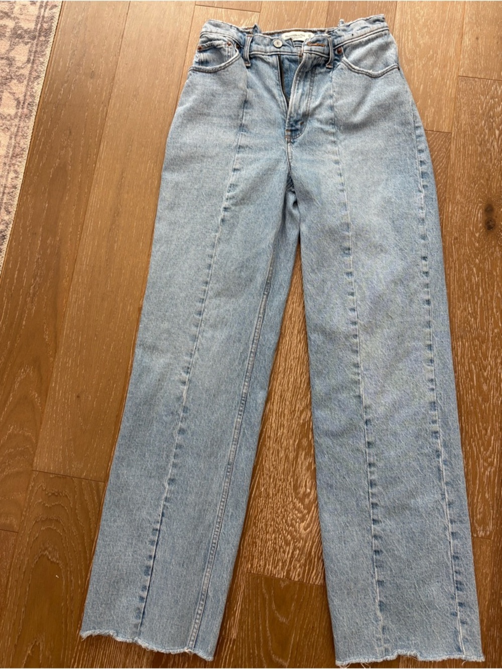 Abercrombie & Fitch “the 90’s relaxed jean” high rise SZ 27